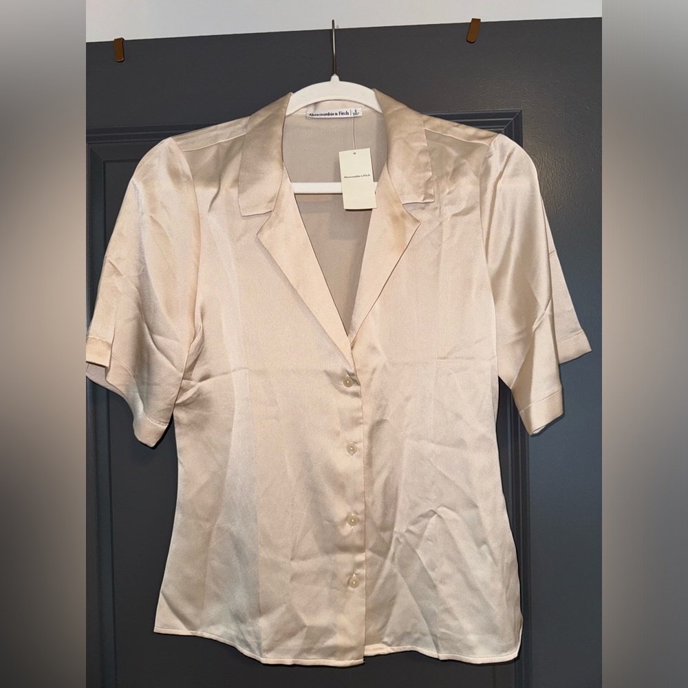 Short sleeve satin blouse. Size small. Abercrombie & Fitch.